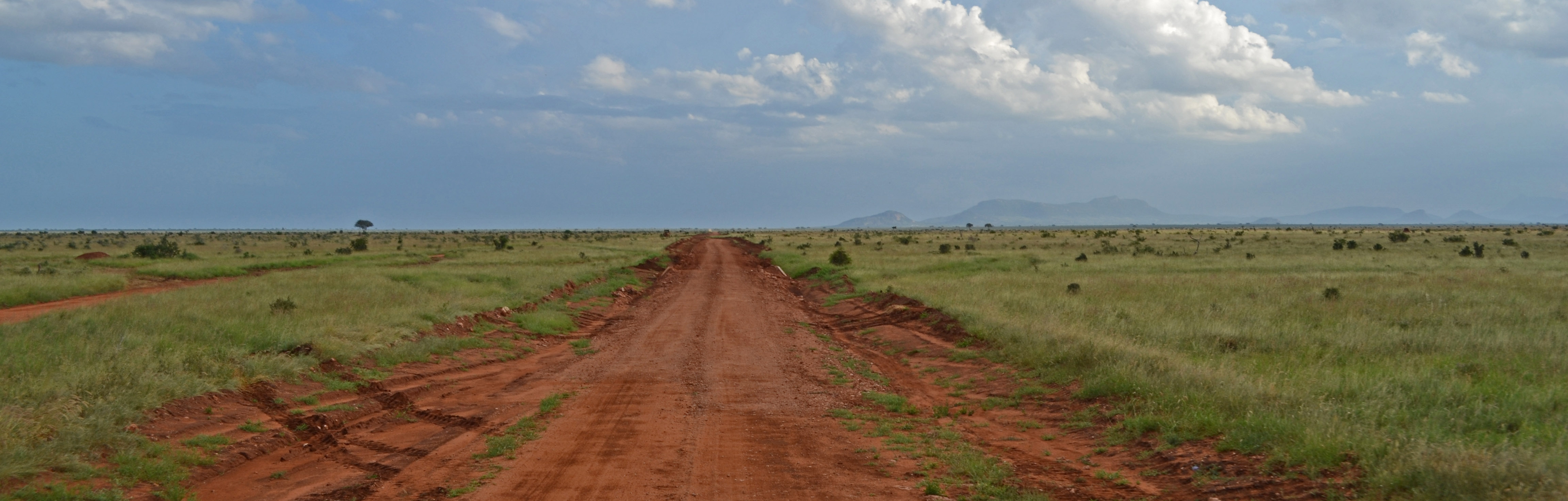 Red road, Tsavo East | Wikimedia